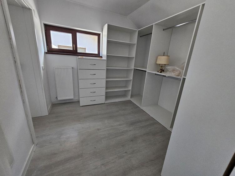 Casă cu 4 camere în Mărăcineni