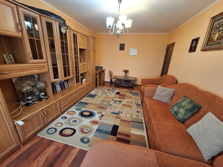 Apartament cu 2 camere decomandat în Piața Centrală