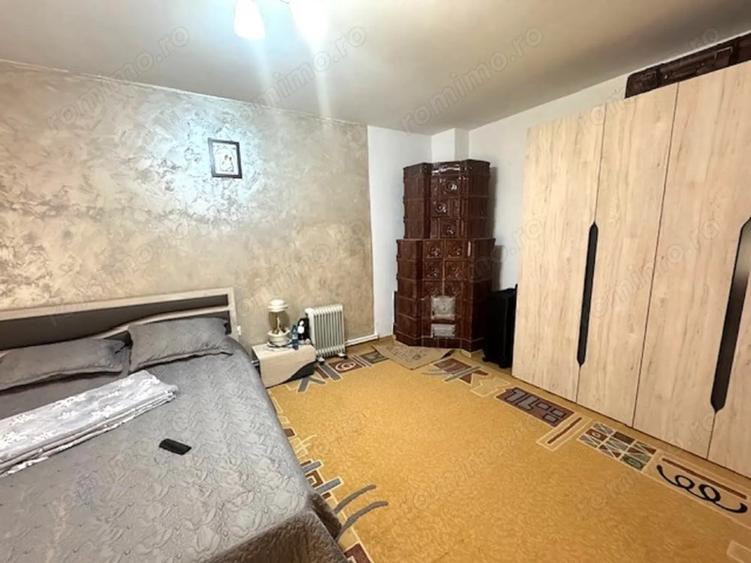 Casă cu 6 camere cu Teren 1250 Mp în Central