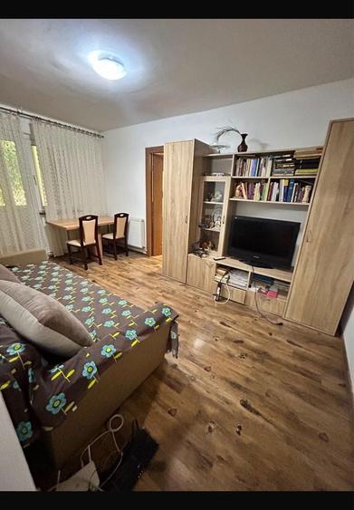 Apartament cu 2 camere semidecomandat în Libertății