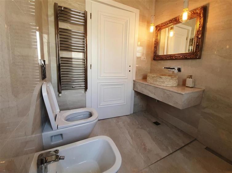 Apartament cu 3 camere decomandat, mobilat în Burdujeni