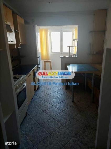 Apartament cu 3 camere semidecomandat în Crângași