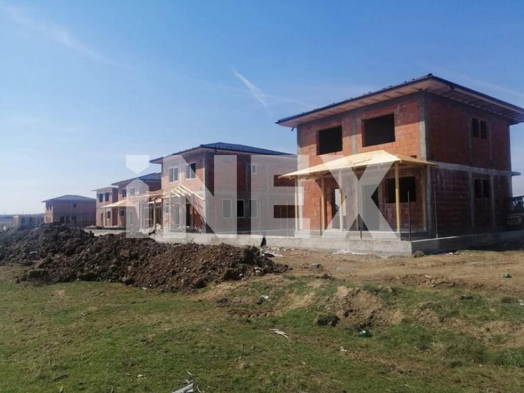 Casă cu 4 camere cu Teren 350 Mp în Craiovei