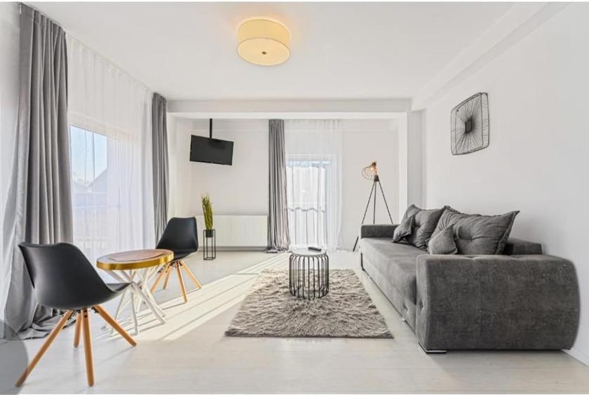 Apartament cu 2 camere decomandat în Centrul Istoric