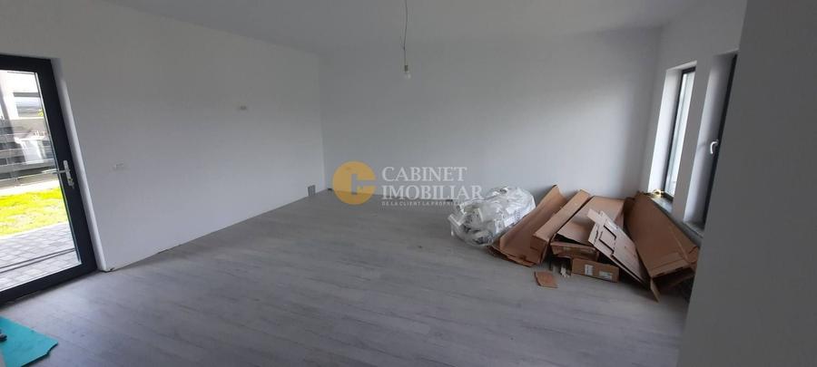 Duplex cu 4 camere cu Canalizare în Valea Adâncă