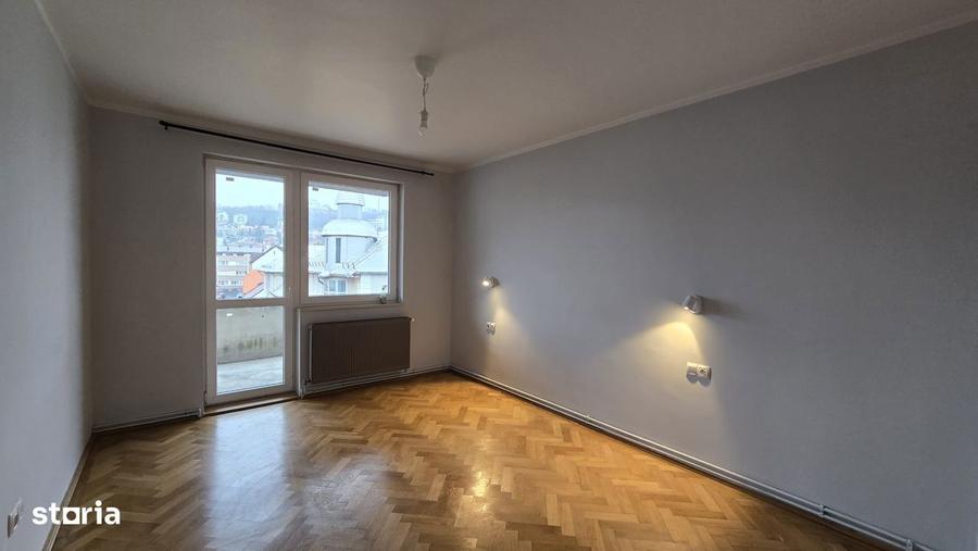 Apartament cu 3 camere decomandat în Blumăna