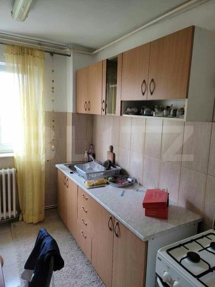 Apartament cu 4 camere decomandat, mobilat în Gojdu