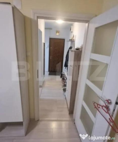 Apartament cu 3 camere decomandat în Noua