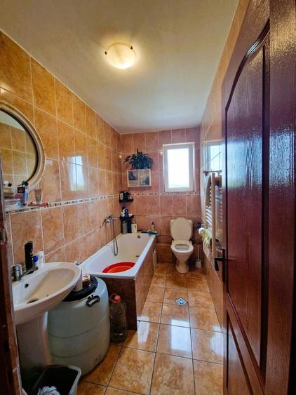 Apartament cu 3 camere semidecomandat în Apahida