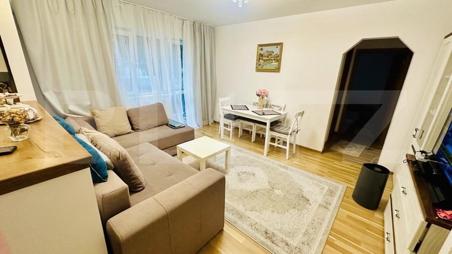 Apartament cu 2 camere semidecomandat, mobilat în Piața Centrală