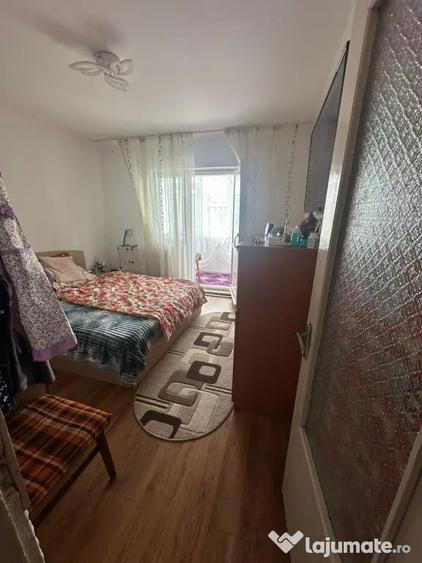Apartament cu 3 camere decomandat în Calarași 4