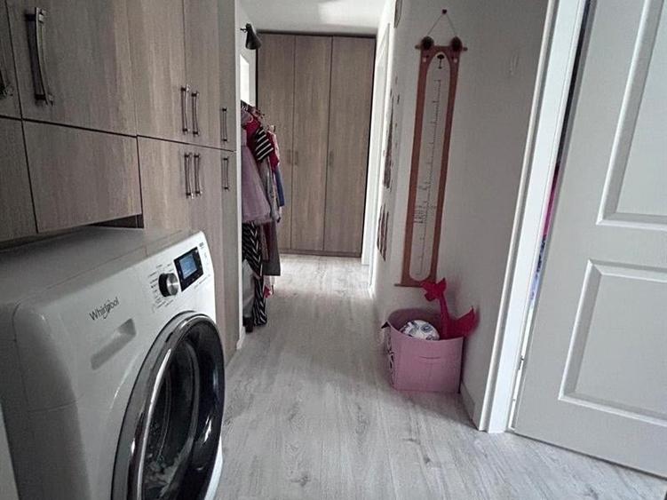 Apartament cu 3 camere decomandat, mobilat în Calea București