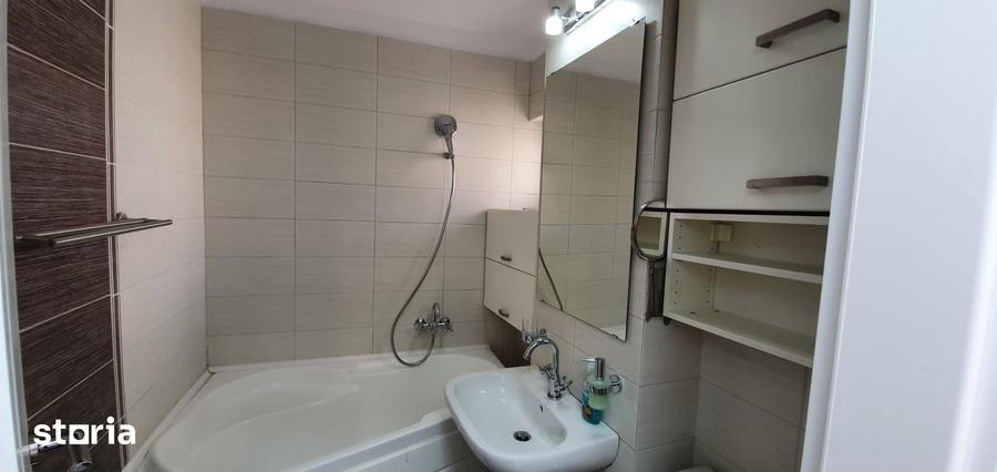 Apartament cu 3 camere în Tineretului