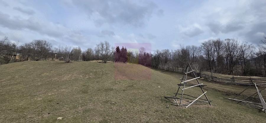 Teren de 2220 mp, în Valea Doftanei
