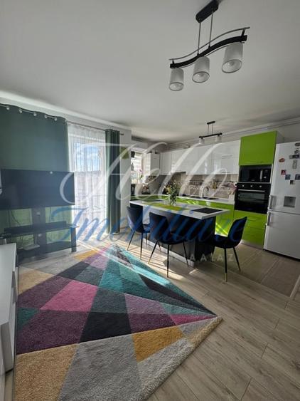 Apartament cu 3 camere semidecomandat, mobilat în Florești
