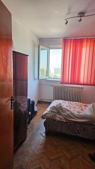 Apartament cu 3 camere decomandat în Titan