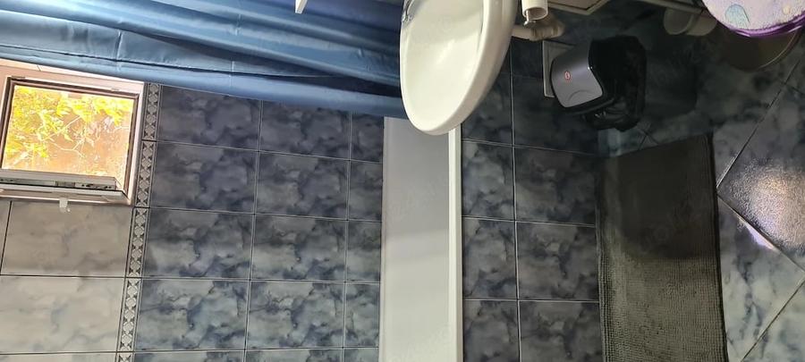 Apartament cu 3 camere semidecomandat în Complex Studențesc