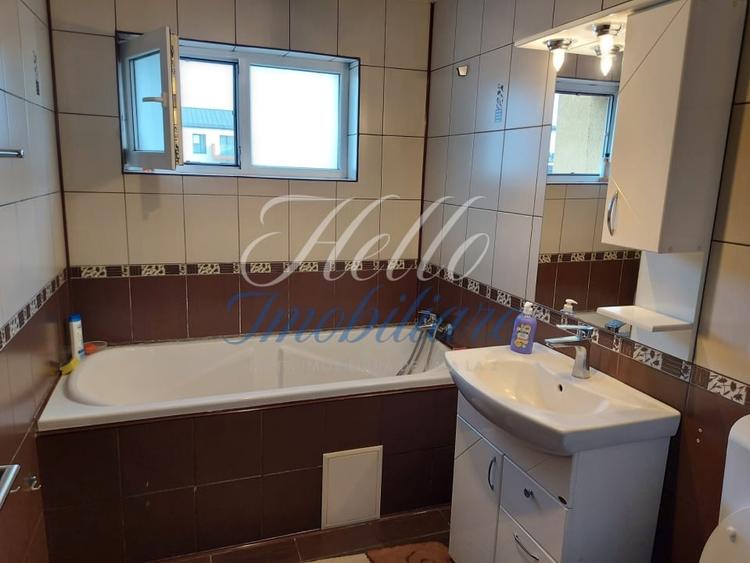Apartament cu 3 camere semidecomandat în Florești