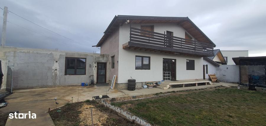 Casă cu 2 camere cu Teren 400 Mp în Dascălu