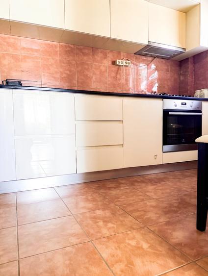 Apartament cu 3 camere decomandat în Drumul Taberei