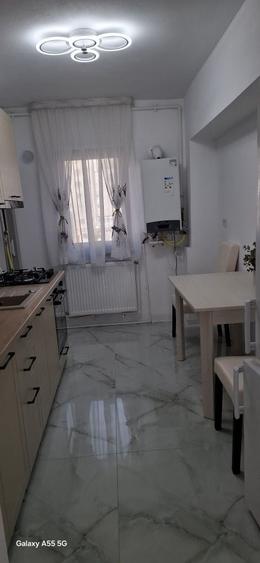 Apartament cu 3 camere decomandat în Petros
