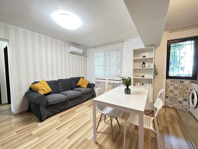 Apartament cu 3 camere decomandat, mobilat în Băneasa