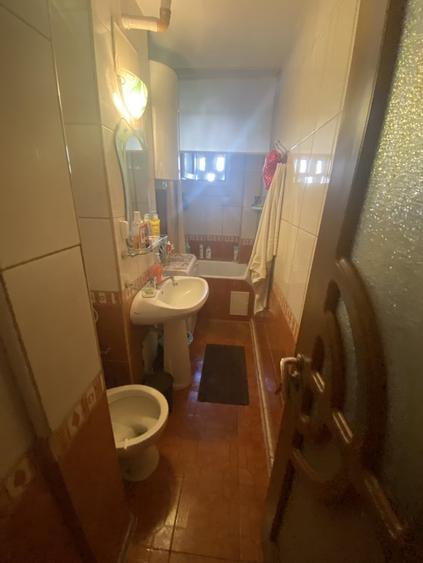 Apartament cu 2 camere semidecomandat, mobilat în Filiași