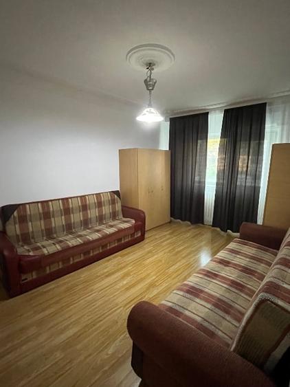 Apartament cu 3 camere decomandat în Gară