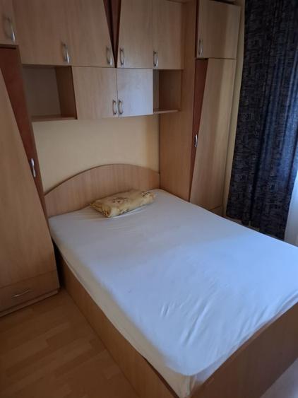 Apartament cu 3 camere semidecomandat în Crâng