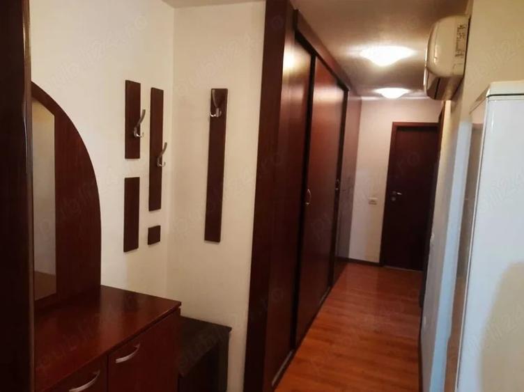 Apartament cu 3 camere decomandat în Girocului