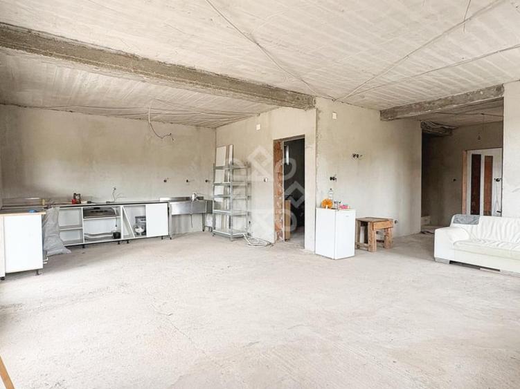 Casă cu 4 camere cu Teren 745 Mp în Central