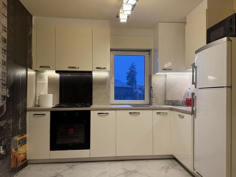 Apartament cu 3 camere decomandat în Central