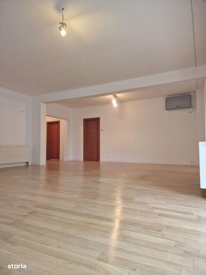 Apartament cu 4 camere, mobilat în Herăstrău