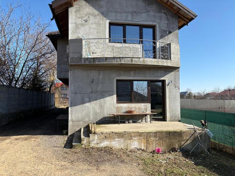 Duplex cu 5 camere cu Teren 300 Mp în Jilava