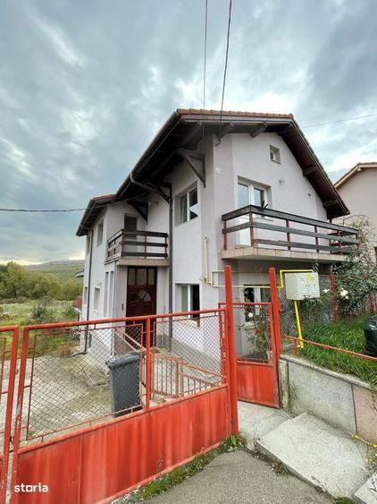 Casă cu 4 camere în Central
