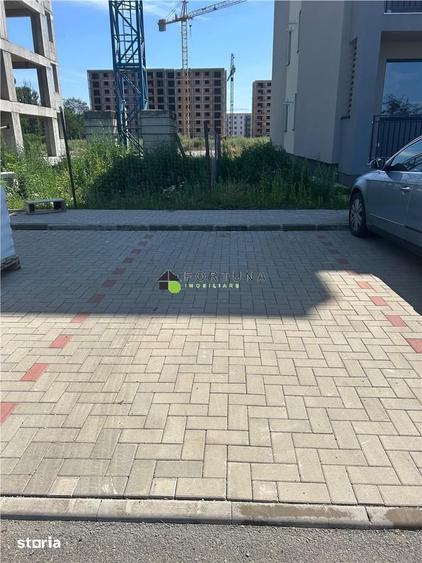 Garsonieră decomandată în Tractorul