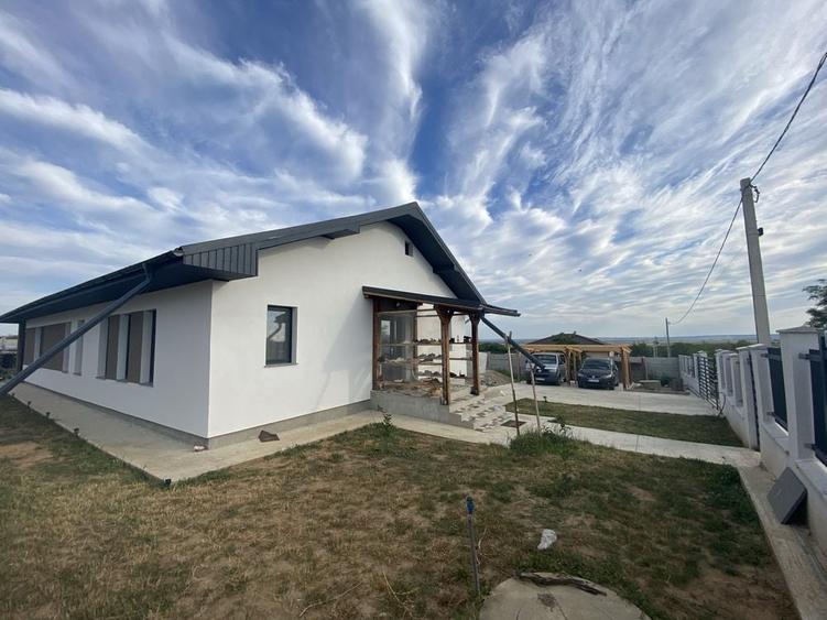 Casă cu 4 camere cu Teren 1320 Mp în Cetariu