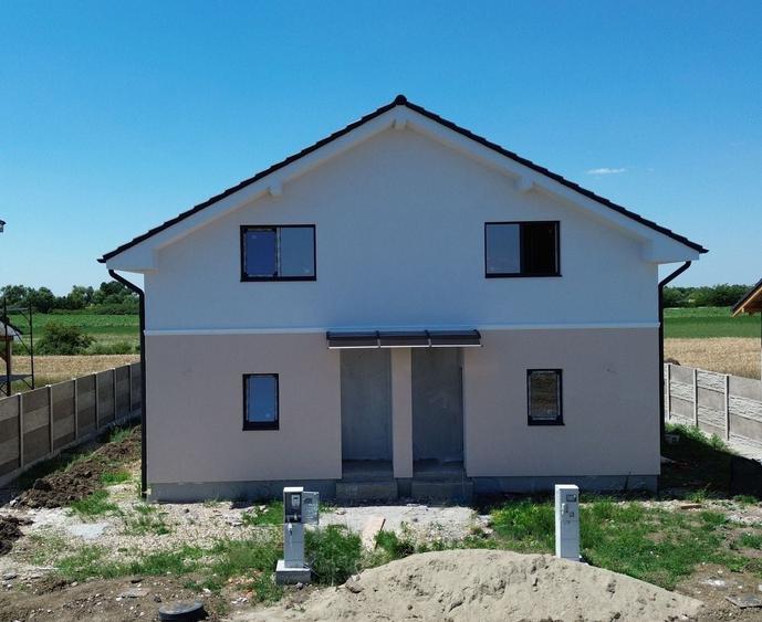 Duplex cu 2 camere cu Canalizare în Remetea Mare