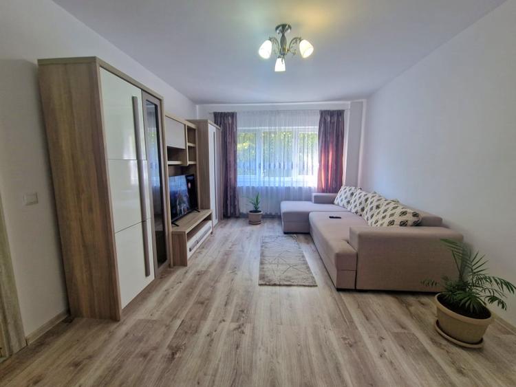Apartament cu 3 camere decomandat în Plopilor