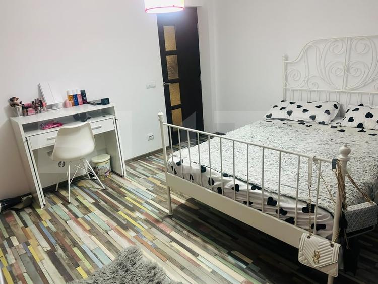 Casă individuală cu 6 camere cu Canalizare în Titu