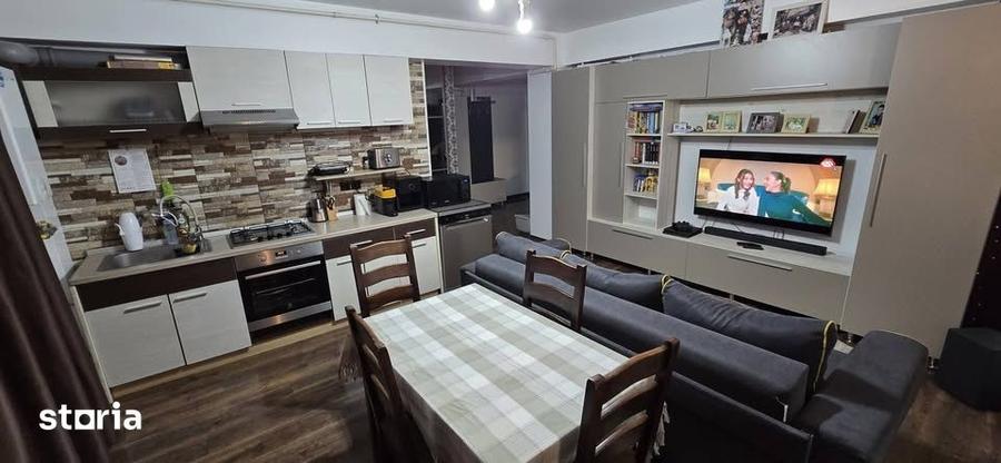 Apartament cu 3 camere decomandat în Km 5