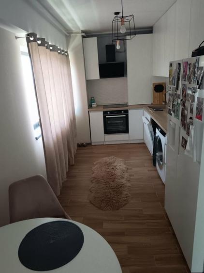 Apartament cu 2 camere decomandat în Peco