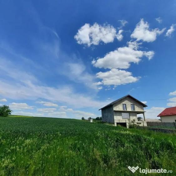 Casă cu 5 camere cu Teren 825 Mp în Muntenii de Sus