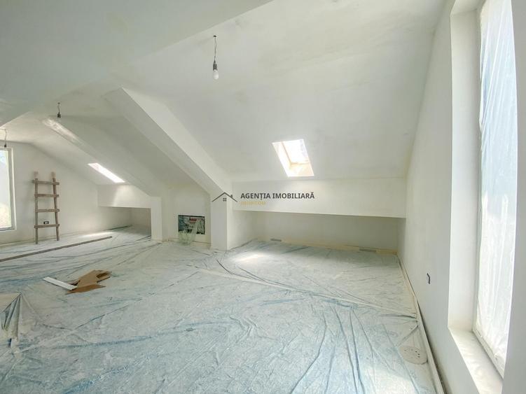 Casă individuală cu 4 camere cu Canalizare în Central