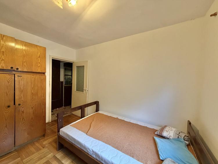 Apartament cu 4 camere decomandat, mobilat în Dâmbovița