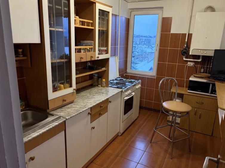 Apartament cu 4 camere semidecomandat în Gării