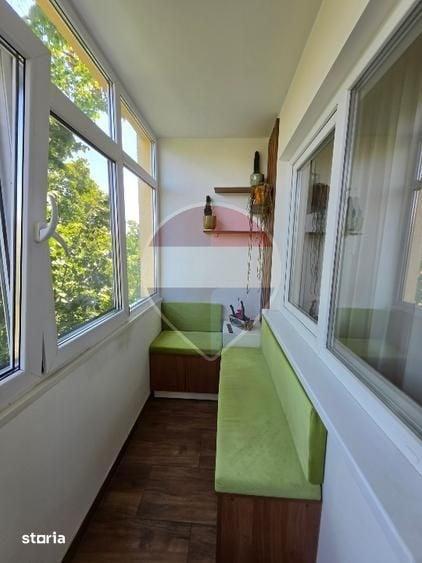 Apartament cu 3 camere în Podu Roș
