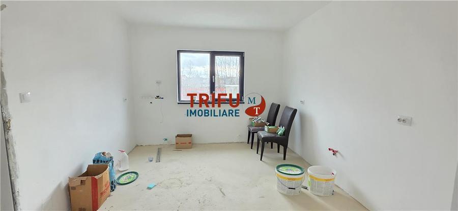 Duplex cu 5 camere cu Canalizare în Micești