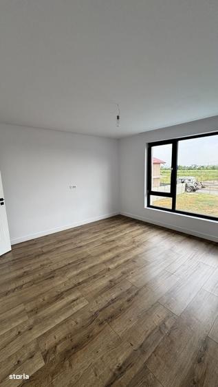 Casă cu 4 camere cu Teren 300 Mp în Tunari