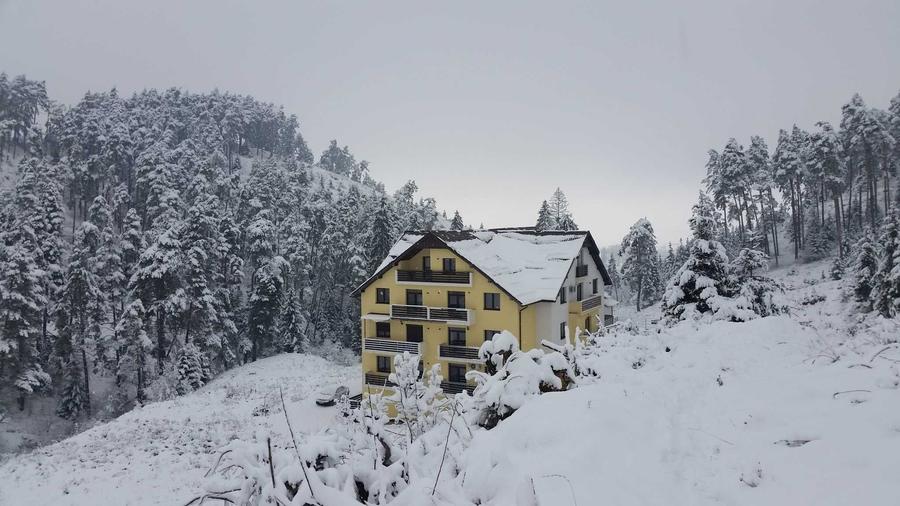 apartament de vanzare Sacele-BV, in natura, cu vedere superba la munte - 2